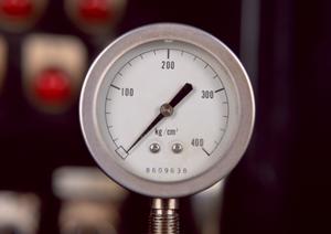 靴、カバン、雑貨の検査ならリガクのX線異物検査装置