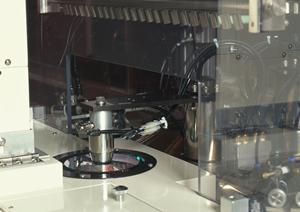 使いやすく多目的に利用できるラマン分光